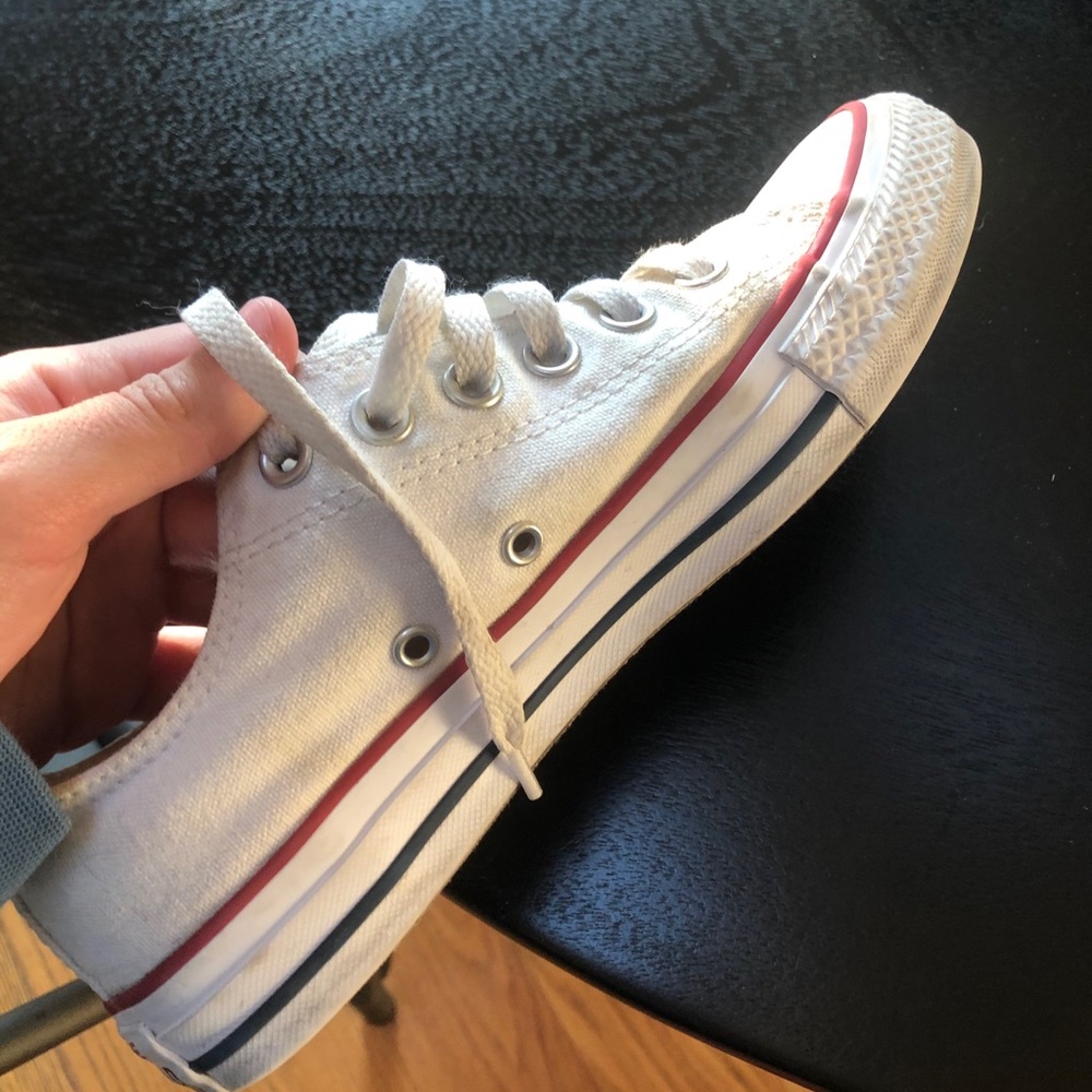 White low top converse! Great condition